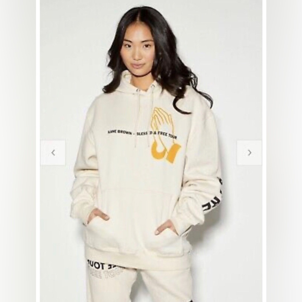 Kane Brown Blessed and Free Tour Set in Cream